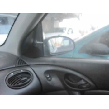 ford focus berlina (cak) del año 2001