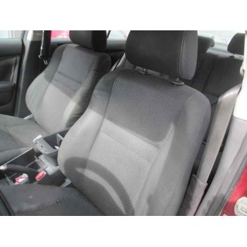 toyota avensis berlina (t25) del año 2004