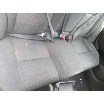 toyota avensis berlina (t25) del año 2004