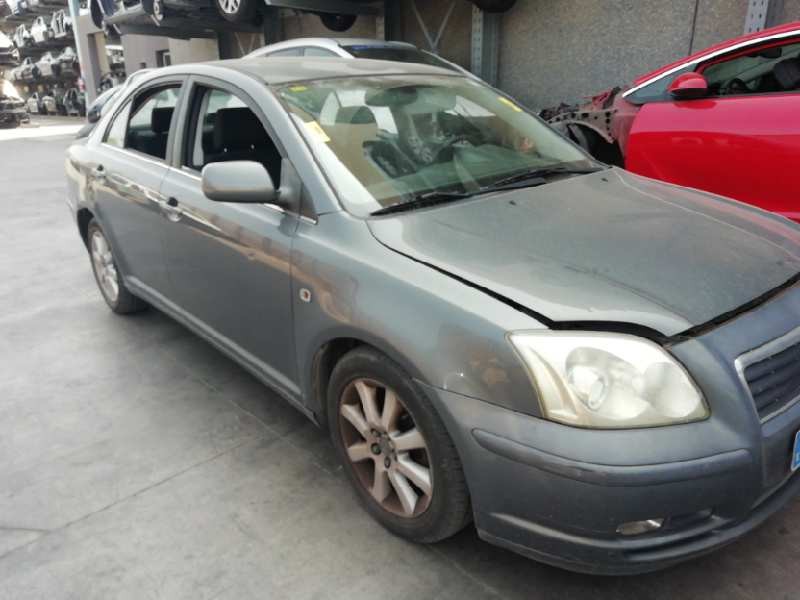 TOYOTA AVENSIS BERLINA (T25)