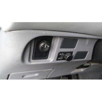 nissan almera tino (v10m) del año 2005