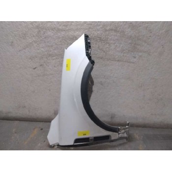 ALETA DELANTERA DERECHA TOCADA DELANTE BLANCO