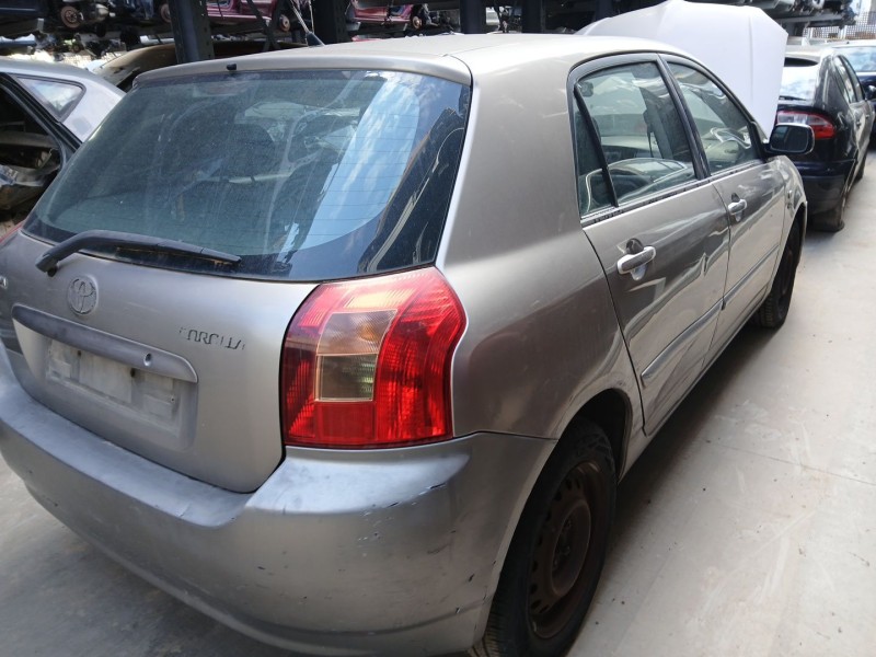 toyota corolla (_e12_) del año 2004