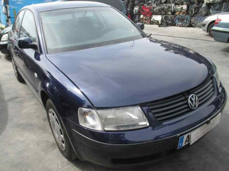 VOLKSWAGEN PASSAT BERLINA (3B2)
