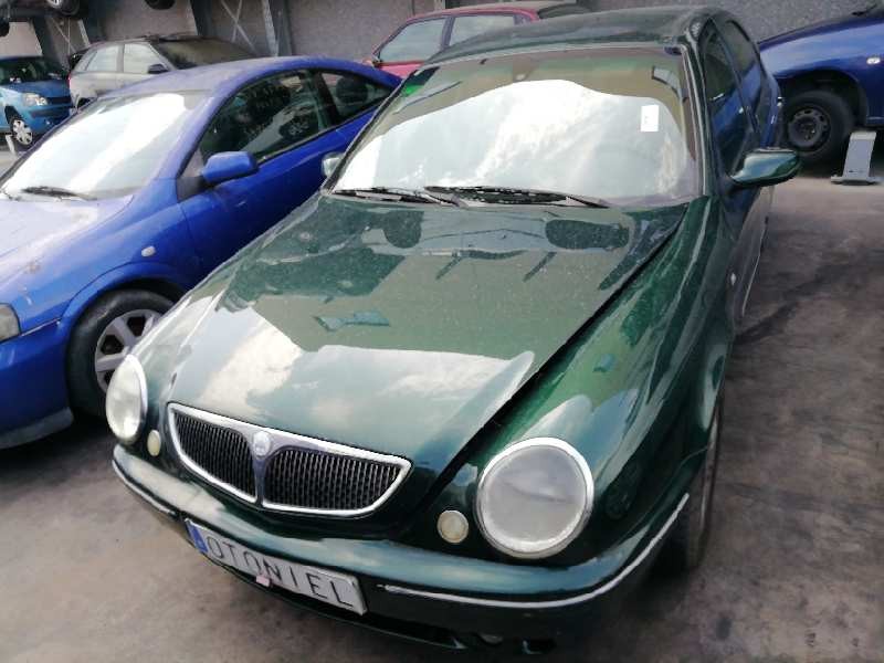 lancia lybra berlina del año 2000