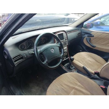 lancia lybra berlina del año 2000