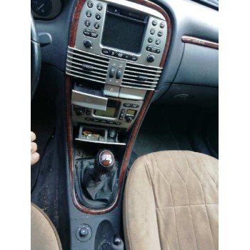 lancia lybra berlina del año 2000