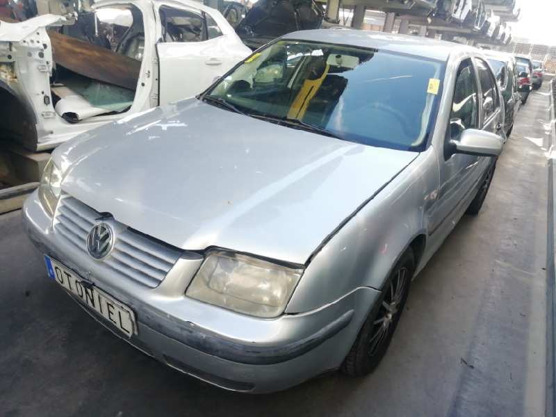 VOLKSWAGEN BORA BERLINA (1J2)