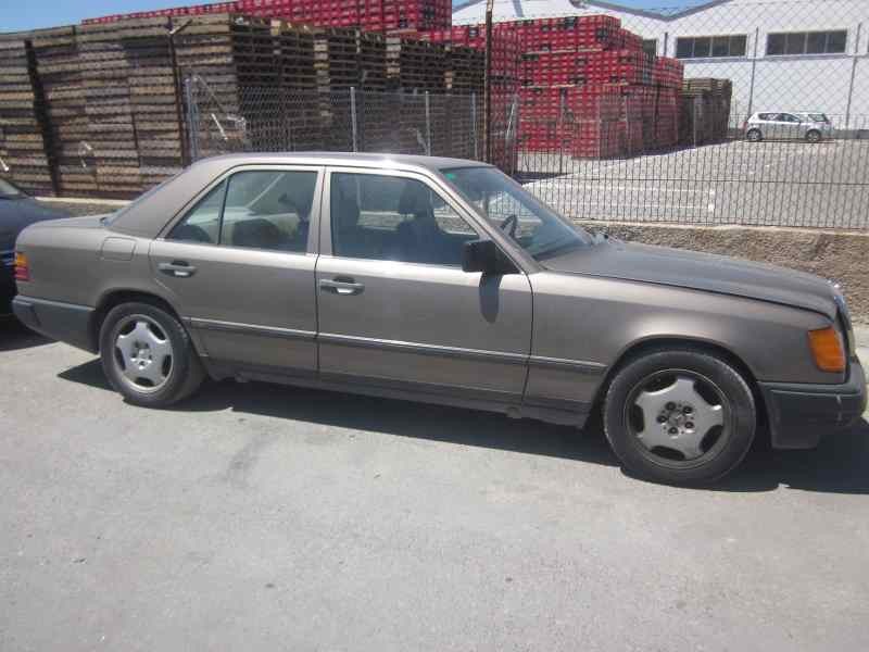 mercedes-benz clase e (w124) berlina del año 1986