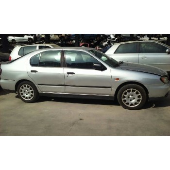 nissan primera berlina (p11) del año 2000