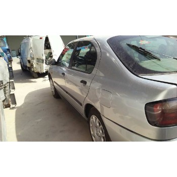 nissan primera berlina (p11) del año 2000