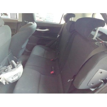 toyota auris del año 2012