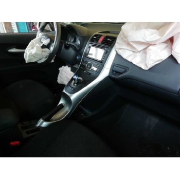 toyota auris del año 2012