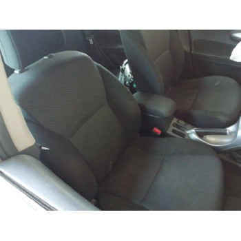 toyota auris del año 2012