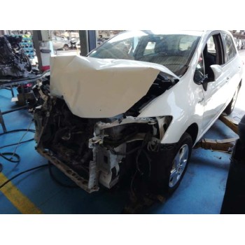 toyota auris del año 2012