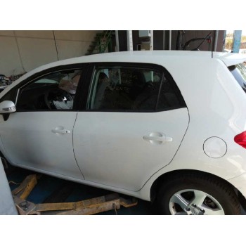 toyota auris del año 2012