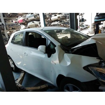 toyota auris del año 2012