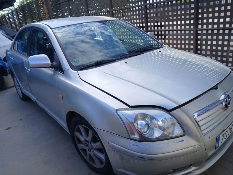 TOYOTA AVENSIS SEDÁN (_T25_)