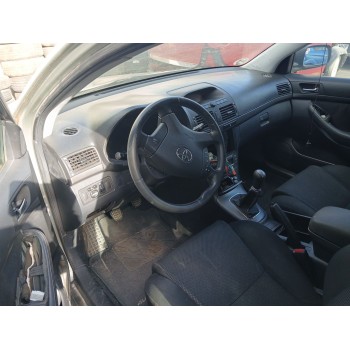 toyota avensis sedán (_t25_) del año 2004