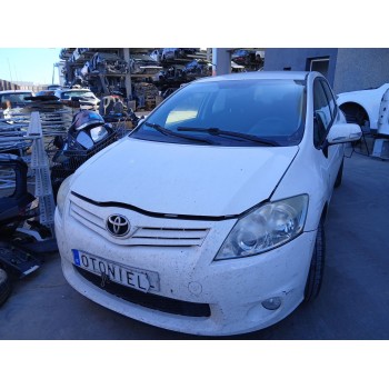 toyota auris (_e15_) del año 2013