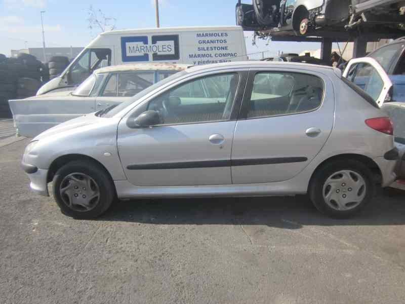 peugeot 206 berlina del año 2001