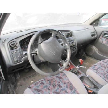 nissan primera berlina (p11) del año 1999