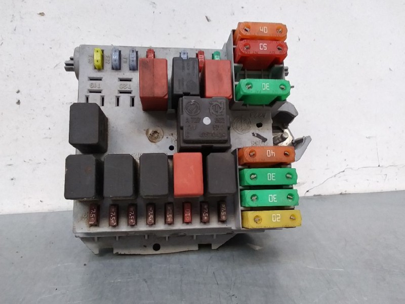Recambio de caja reles / fusibles para fiat bravo (198) 1.4 16v cat referencia OEM IAM 51775686  