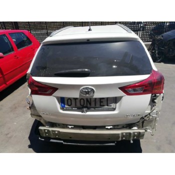 toyota auris del año 2014