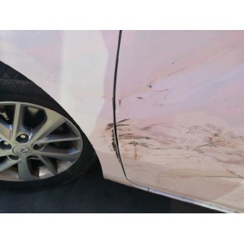 toyota auris del año 2014