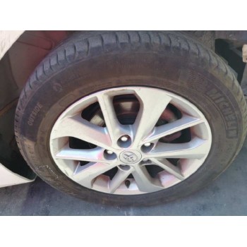 toyota auris del año 2014