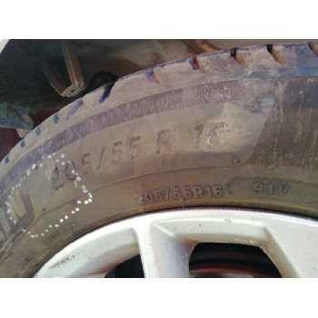 toyota auris del año 2014