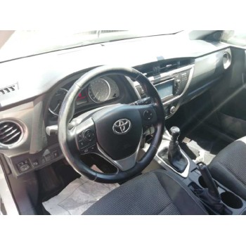 toyota auris del año 2014