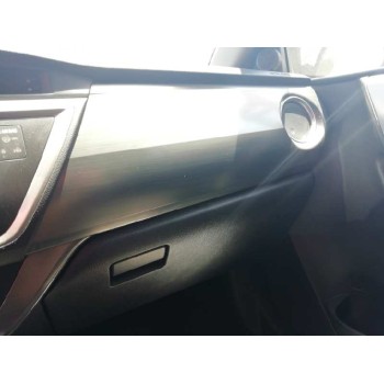 toyota auris del año 2014