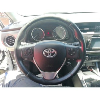 toyota auris del año 2014