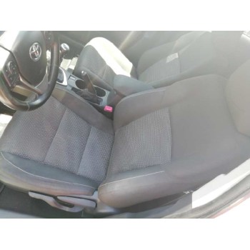 toyota auris del año 2014