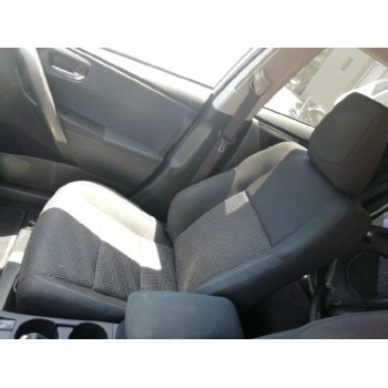 toyota auris del año 2014