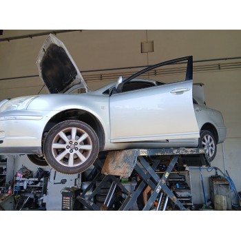 toyota avensis (_t25_) del año 2003