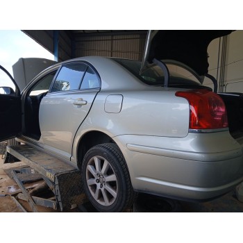 toyota avensis (_t25_) del año 2003