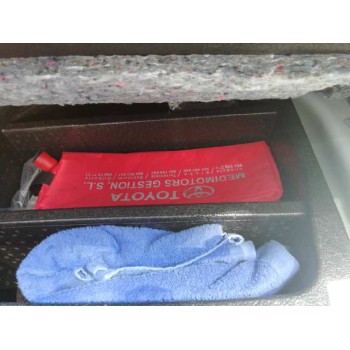 toyota auris del año 2014