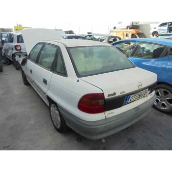 opel astra f berlina del año 1996