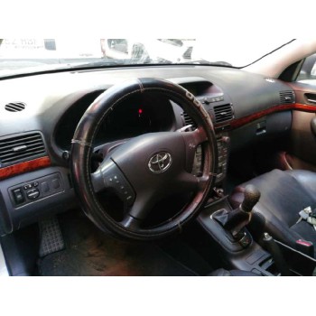 toyota avensis berlina (t25) del año 2004