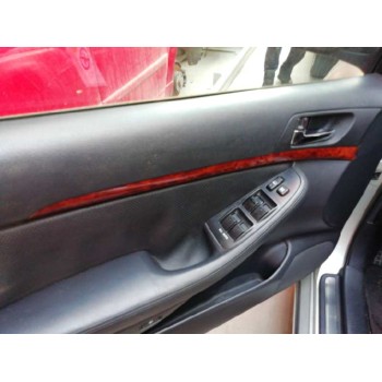 toyota avensis berlina (t25) del año 2004