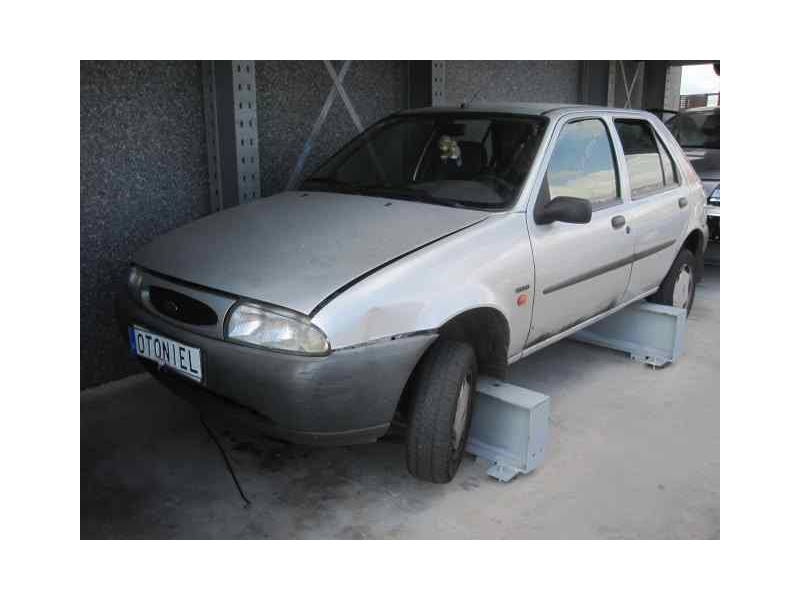 ford fiesta berlina del año 1996