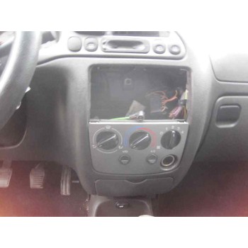 ford fiesta berlina (dx) del año 2001