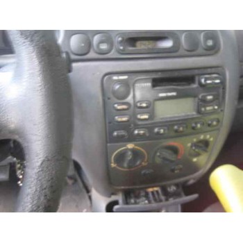 ford fiesta berlina del año 1996