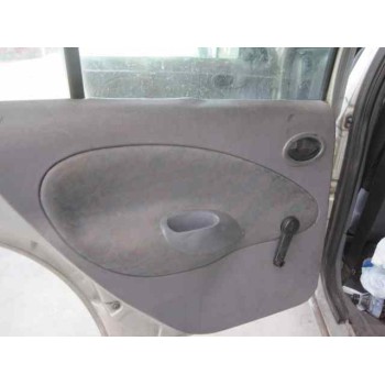 ford fiesta berlina del año 1996