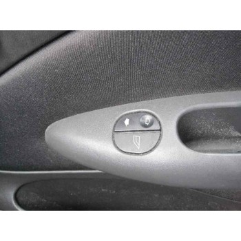 ford fiesta berlina (dx) del año 2001