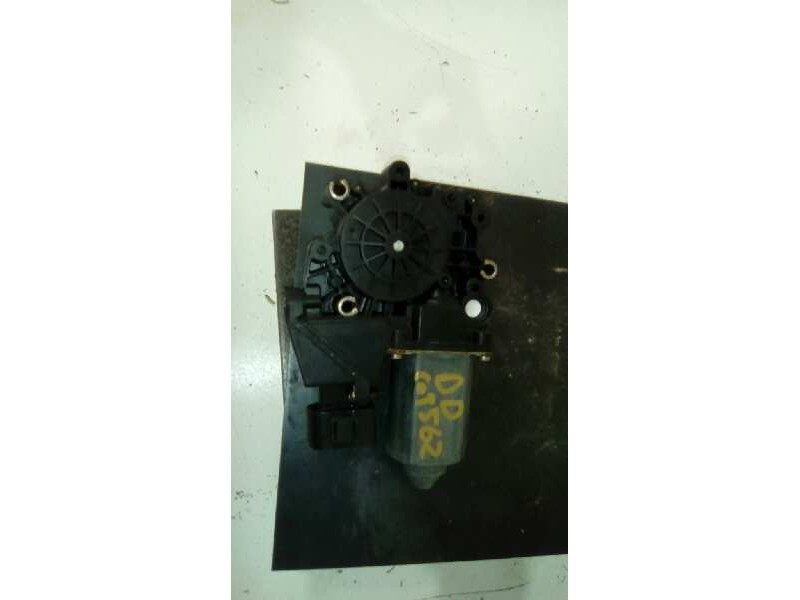 Recambio de motor elevalunas delantero derecho para audi a4 berlina (b5) 1.8 referencia OEM IAM 113846113  
