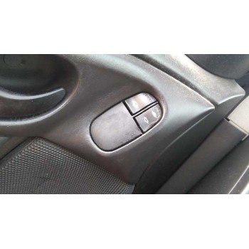 ford focus berlina (cak) del año 2001