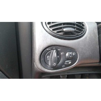 ford focus berlina (cak) del año 2001